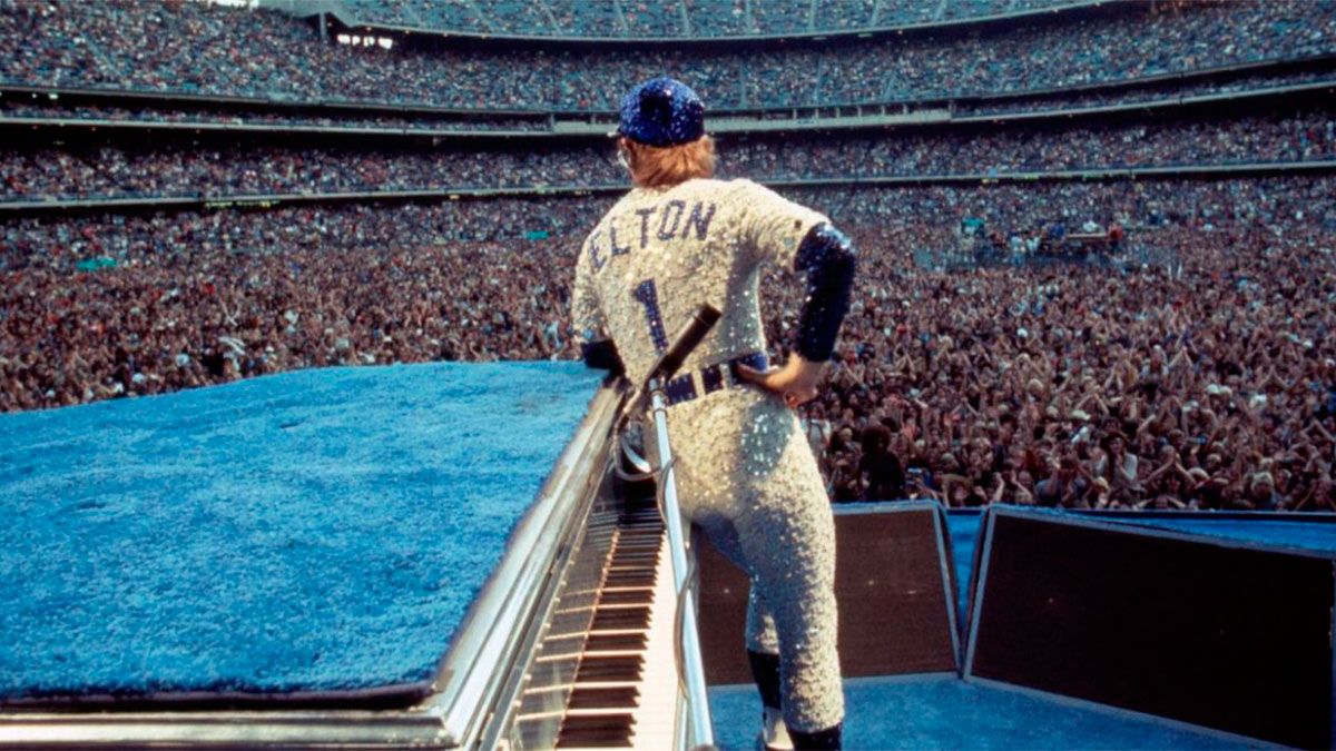 Elton John acababa de celebrar dos conciertos históricos en el Estadio de los de Dodgers cuando decidió quitarse la vida en plena fiesta en su honor Foto: Elton John/Terry O'Neill 