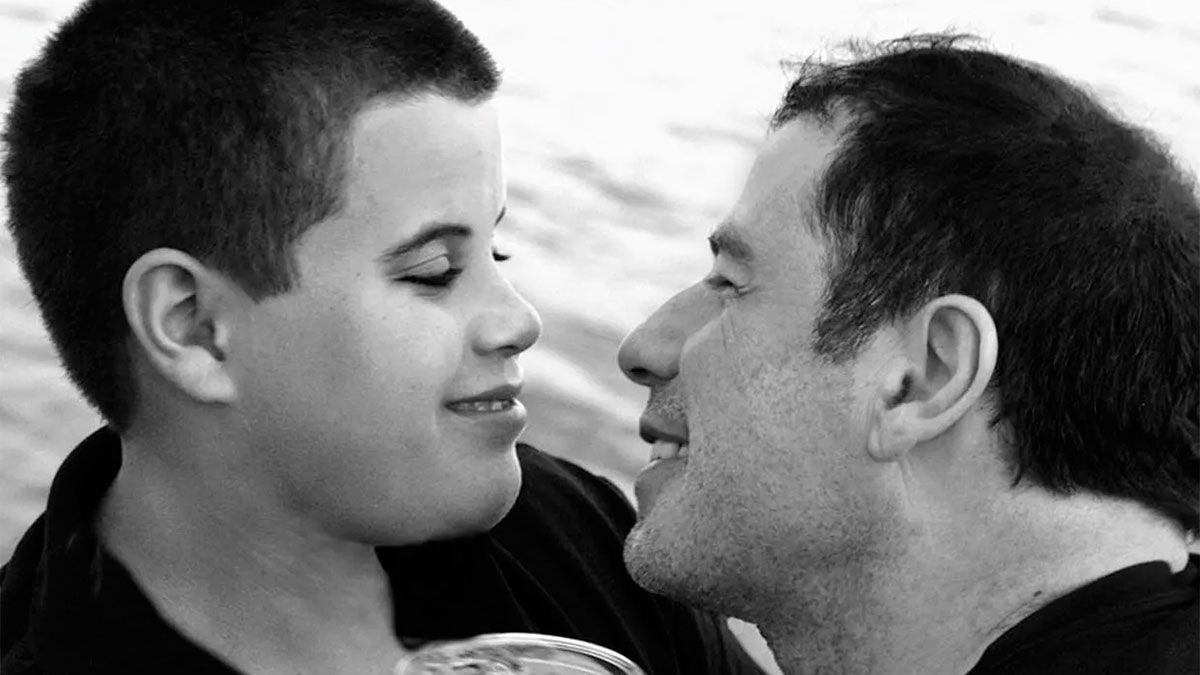 John Travolta junto a su hijo Jett que falleció en las Bahamas a los 16 años 
