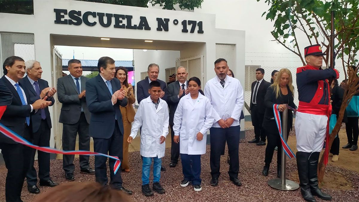 El gobernador Zamora abrió el ciclo lectivo 2024 en la localidad de San Lorenzo. 