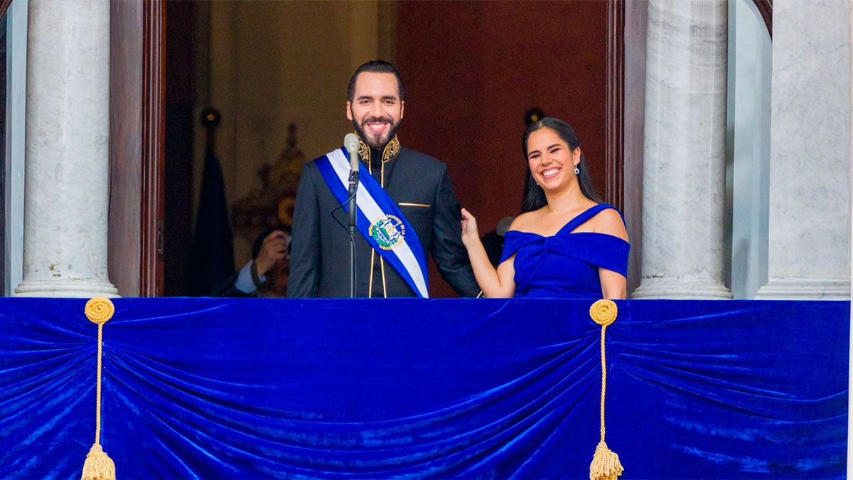 Nayib Bukele y su esposa Gabriela 