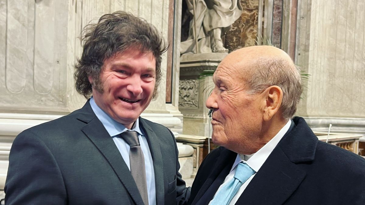 Leo Dan junto a Javier Milei 