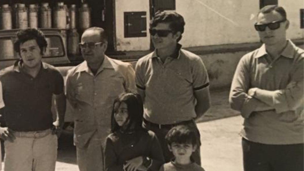 Leo Dan junto a los empresarios Dr. Néstor Ick y Dante Rozze 