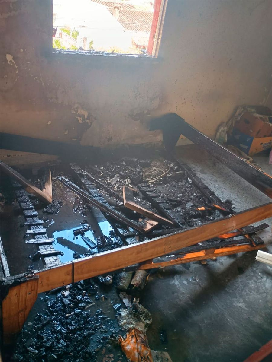 Voraz incendio en un edificio en pleno centro de Santiago del Estero ...
