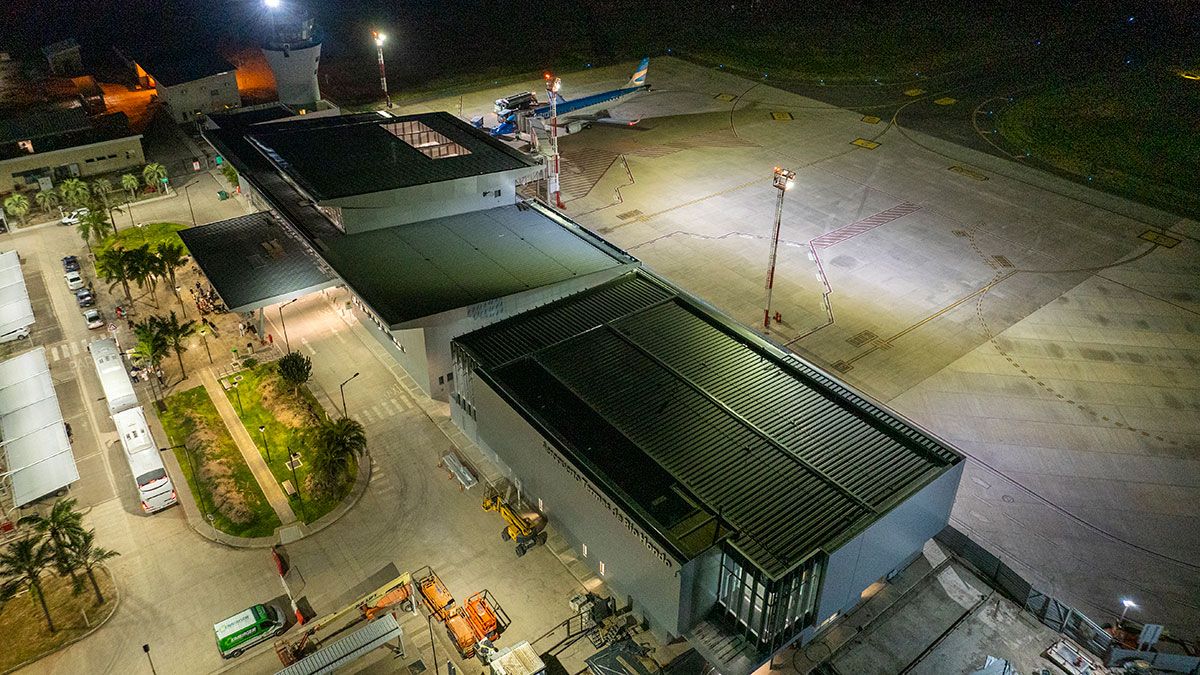 Con esta construcción se pasó de una terminal de 1700 m2 a otra de 4350 m2. 