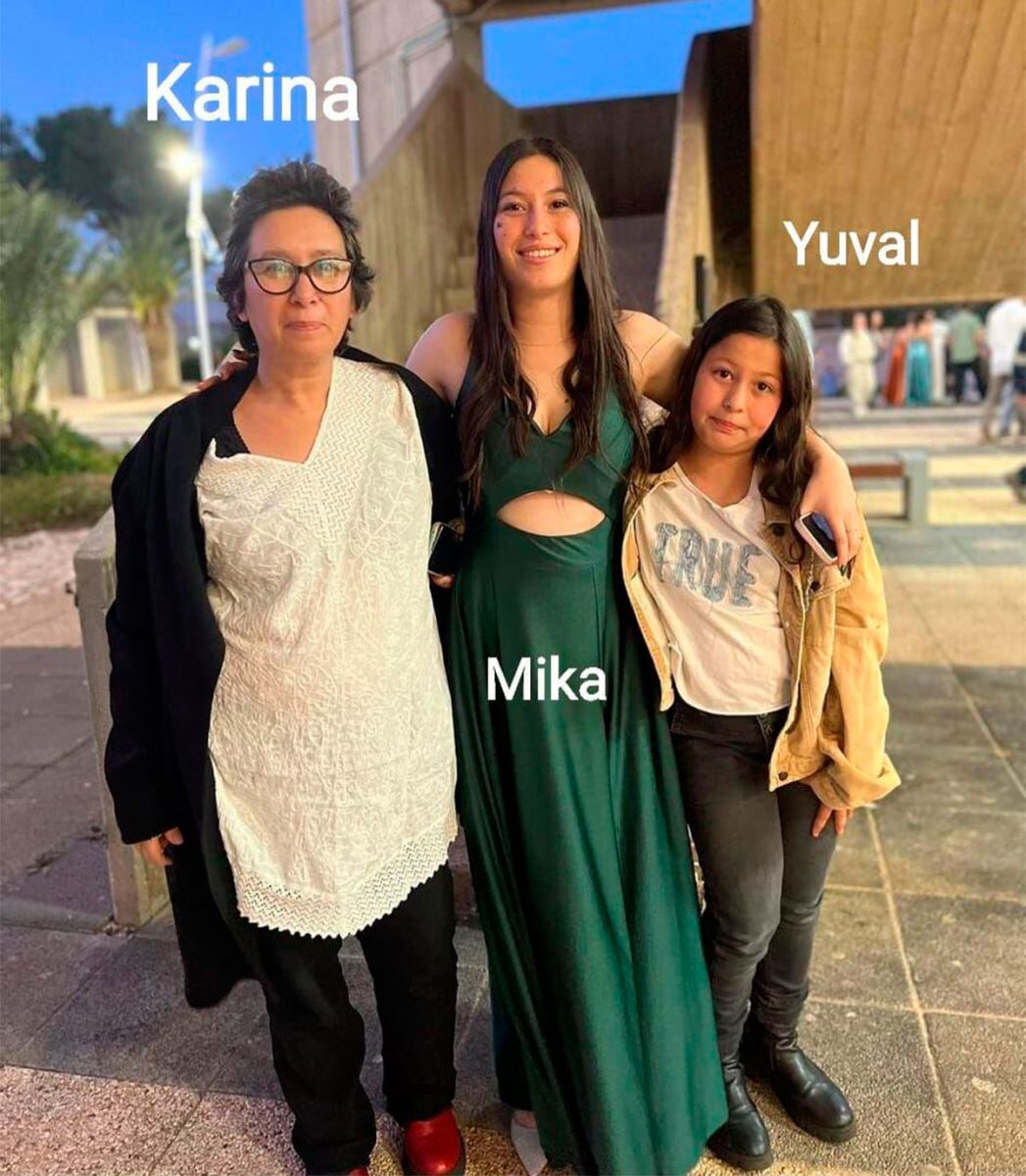 Karina Engelbert y sus hijas 