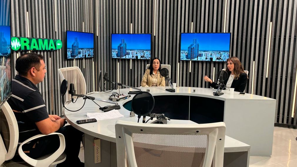 Las funcionarias judiciales visitaron los estudios de Radio Panorama - Fotos: Rocío Bravo. 