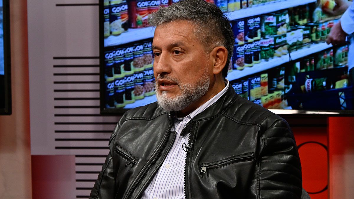 Roberto Llanos，貝克 
