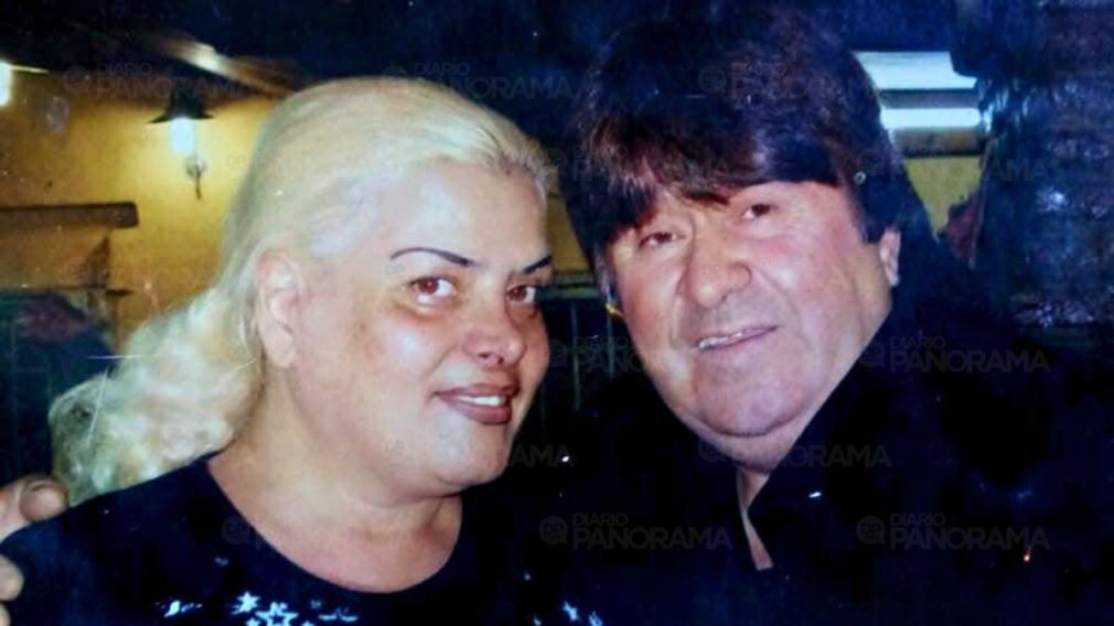 Johnny Mendizabal  junto a Lía Crucet 