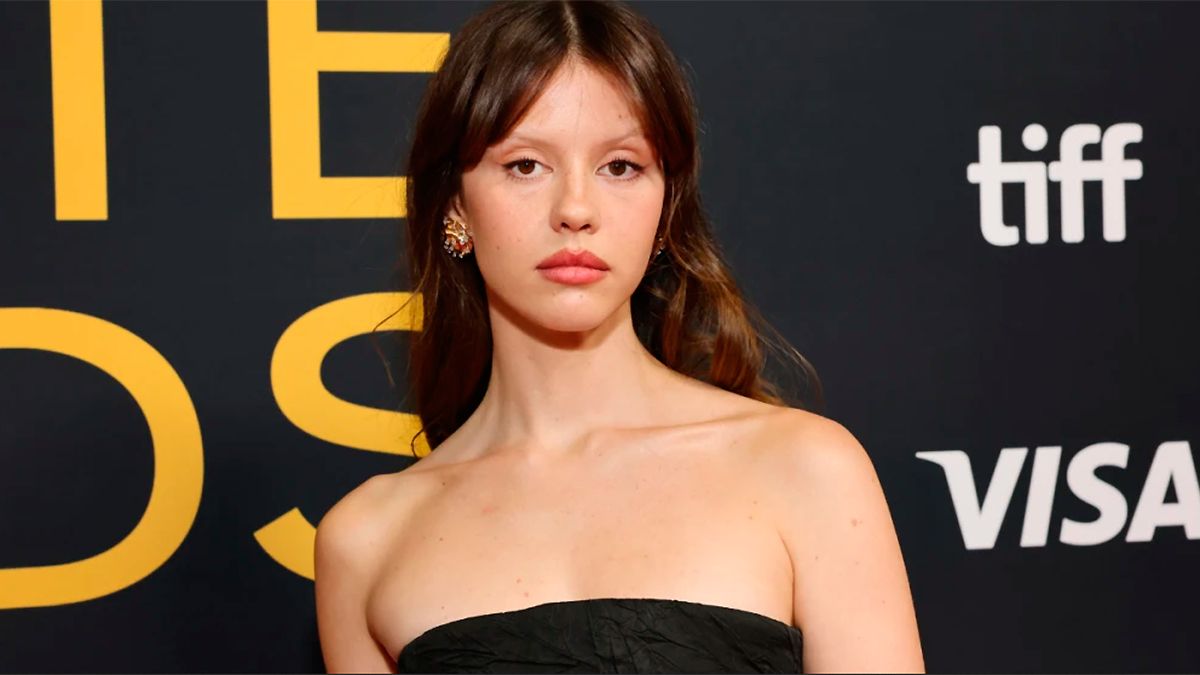 Mia Goth 