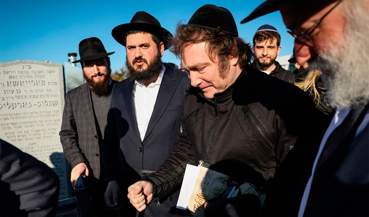 Javier Milei visita a la tumba del 