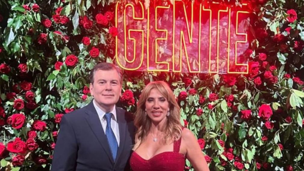 Gerardo Zamora, junto a su esposa Claudia Ledesma, en la noche de los Personajes del Año 2025 de la Revista GENTE 