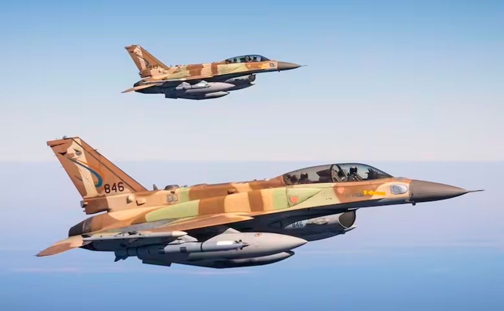 La primera actividad de enfrentamiento de un F-16 fue al uso de la Fuerza Aérea Israelí, en 1981 