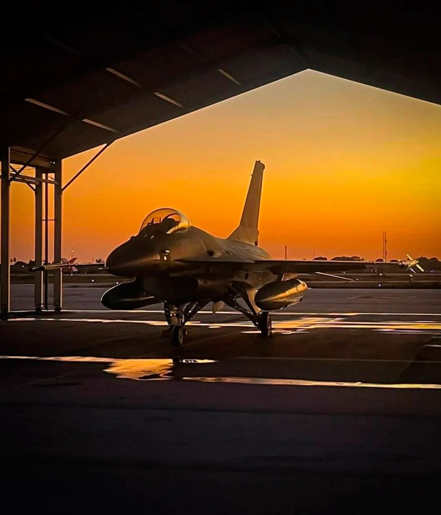 F-16 