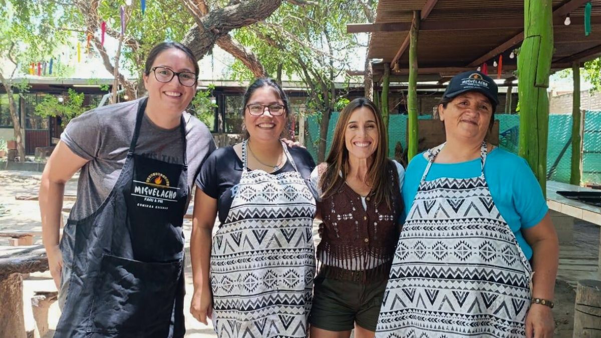 La Sole tocando el bombo junto al Indio Froilán