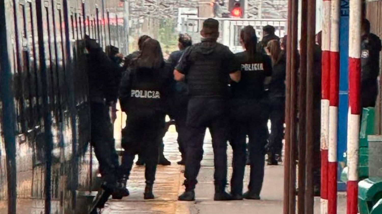 Hombre armado tren Roca 