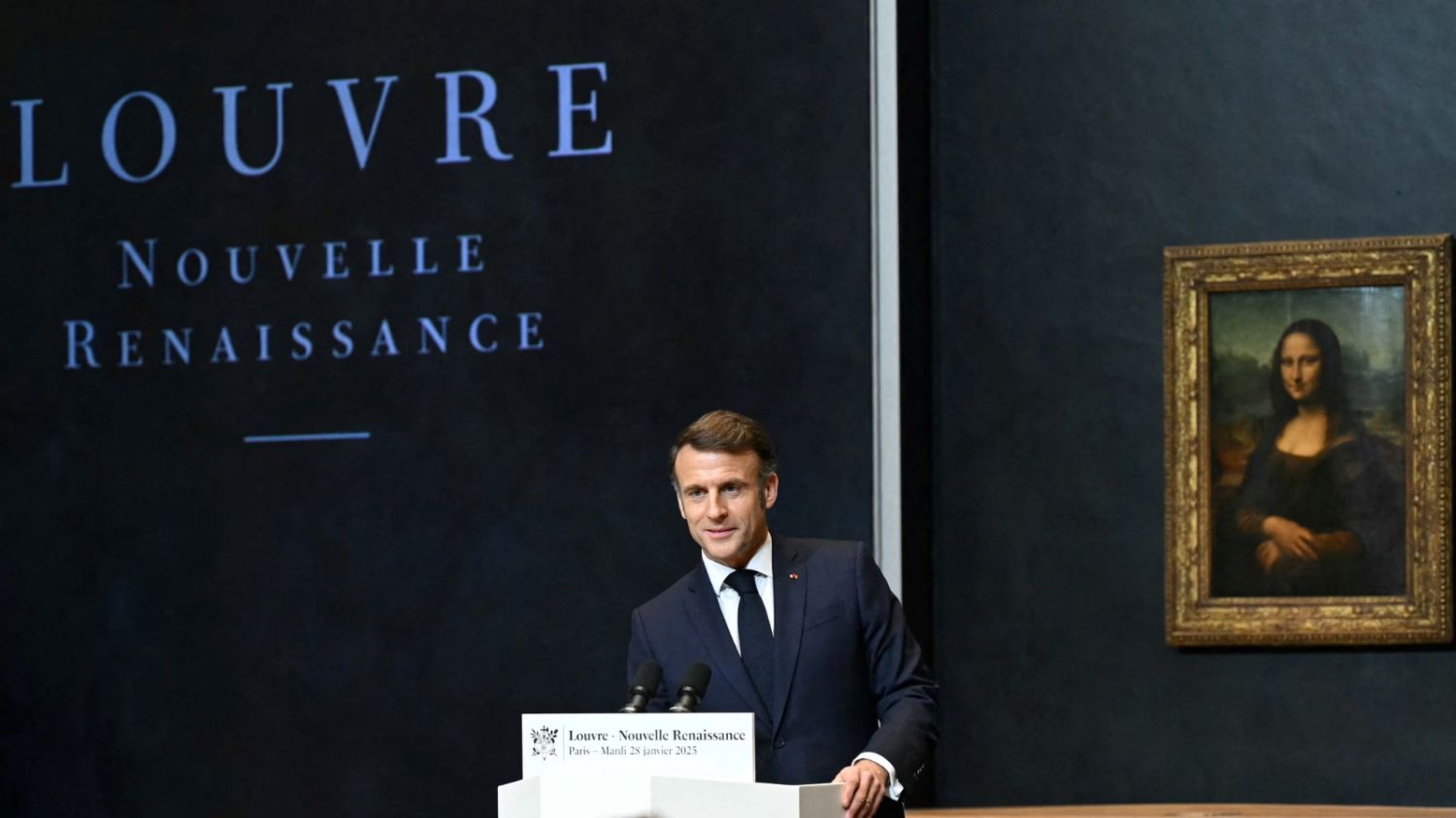 Emmanuel Macron en el Louvre 