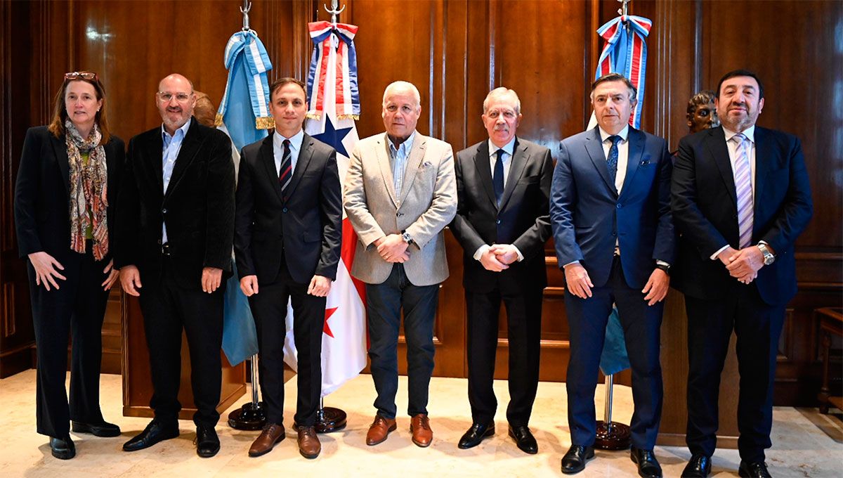 El gobernador Elías Suárez recibió al embajador de Panamá en Argentina