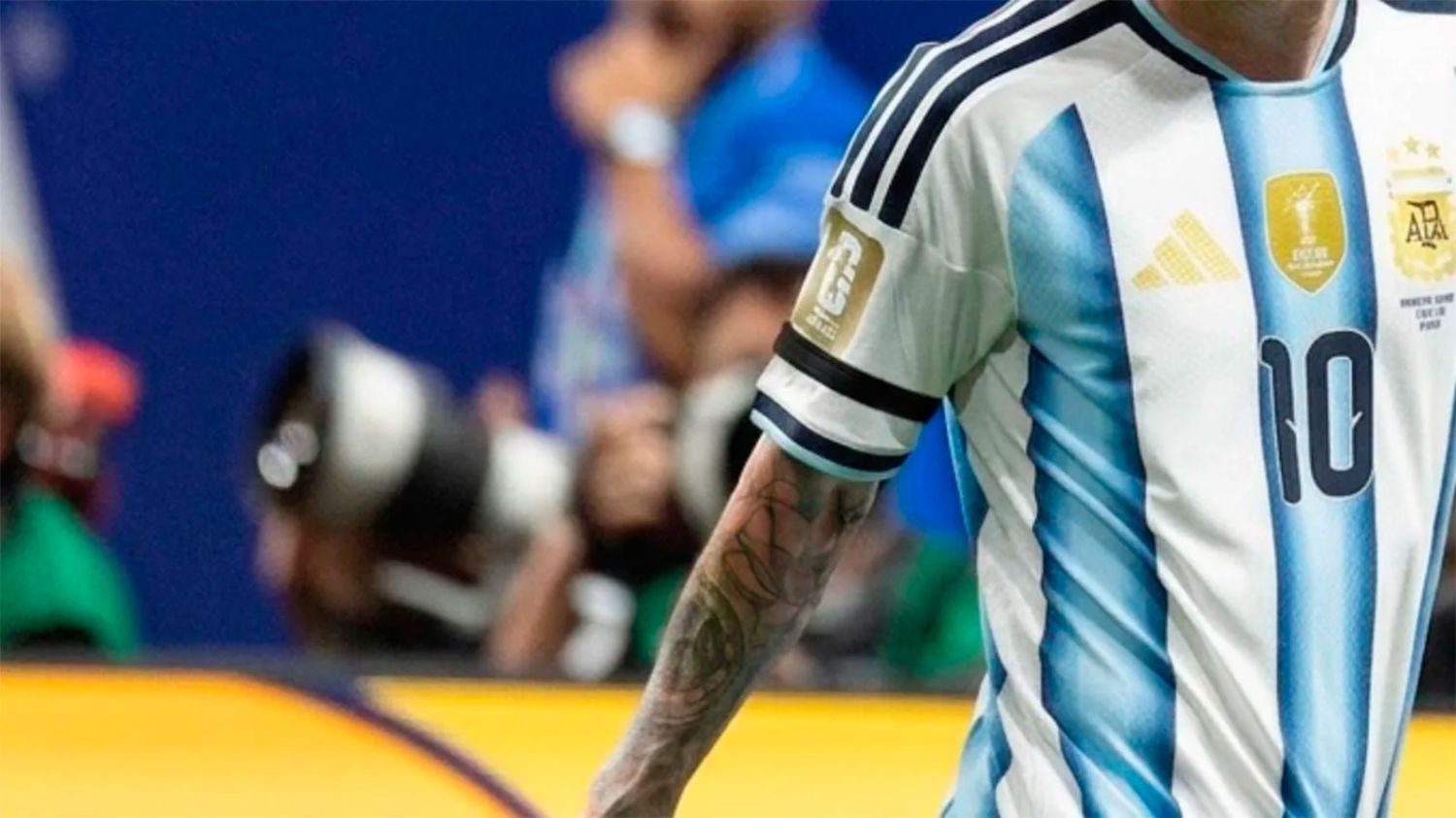 Por qué la Selección Argentina juega con un brazalete negro ante Suiza - Diario Panorama