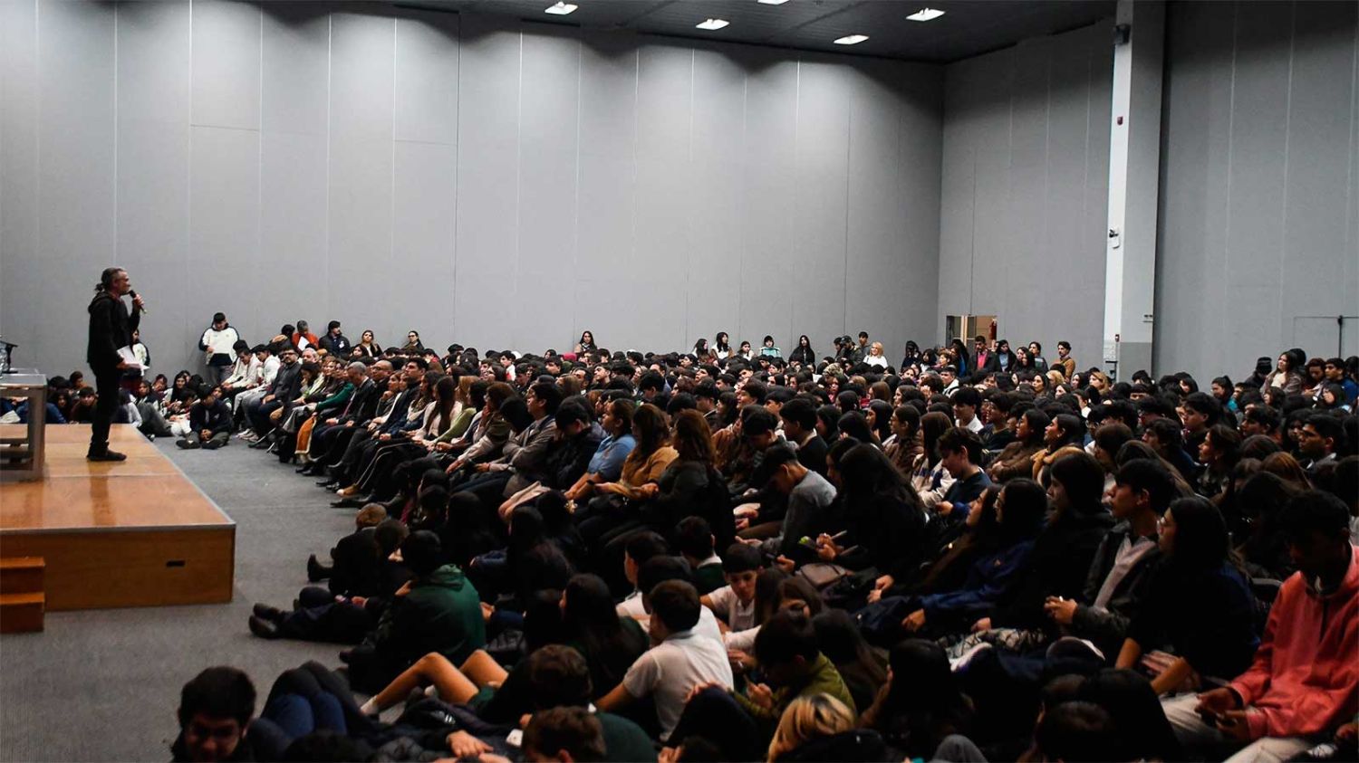 Con la participación de estudiantes de toda la provincia se puso en marcha el programa "Jóvenes y Democracia"