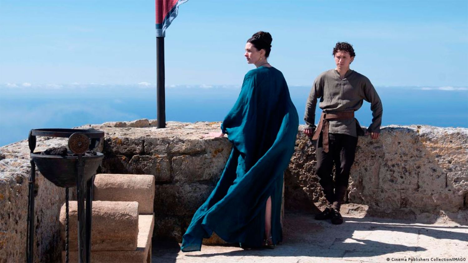 Anne Hathaway y Tom Holland 