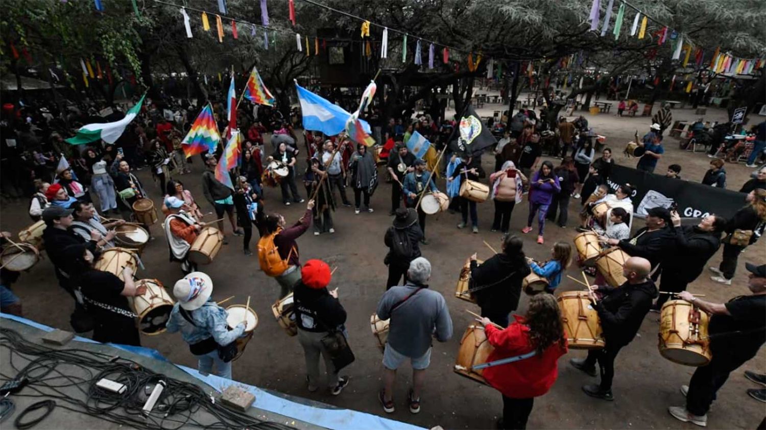 Al ritmo del bombo legüero: el Himno Nacional Argentino y un emotivo momento en el Patio del Indio Froilán