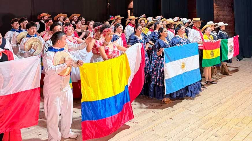 Santiago está celebrando el 7º Festival Internacional “América de Pie”