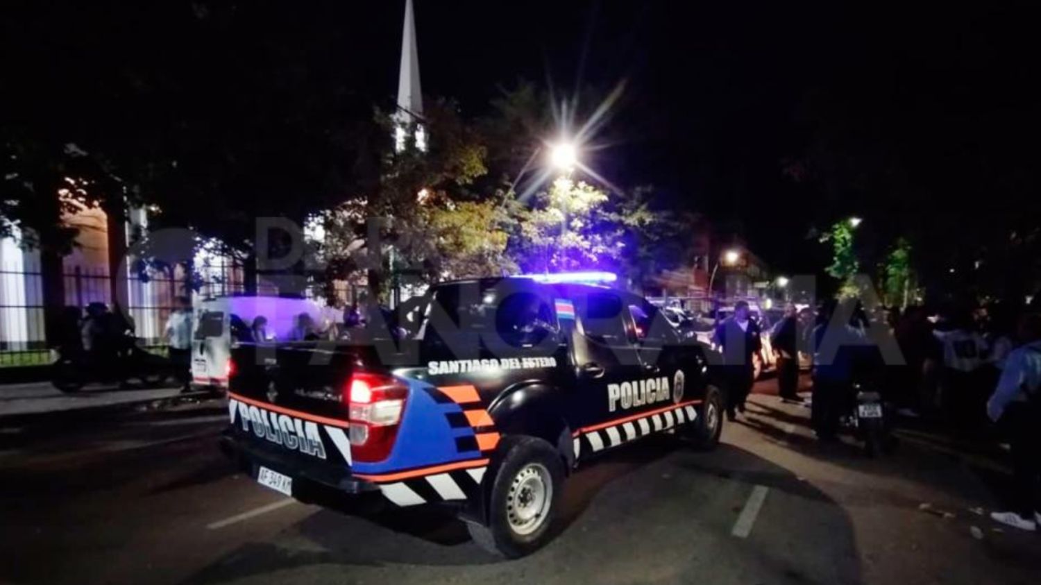Caos tras el partido: una camioneta atropelló a dos niños y dos adultos frente al Fórum - Diario Panorama