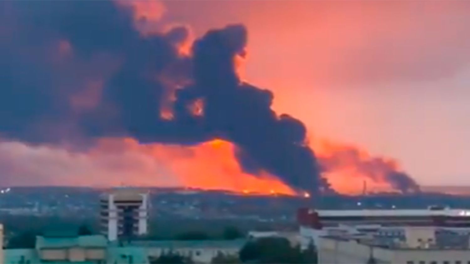Ucrania respondió a los bombardeos sobre Kiev con ataques contra refinerías rusas