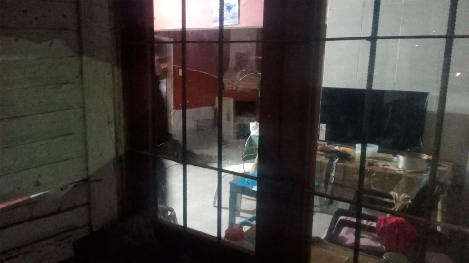 Añatuya: una adolescente atacó con un cuchillo la casa de una jubilada de 80 años y escapó