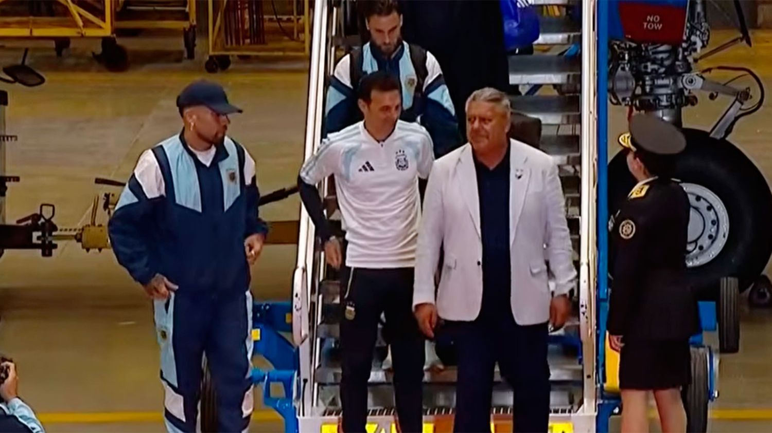 Sin Messi, la Selección Argentina regresó al país tras el subcampeonato en el Mundial - Diario Panorama