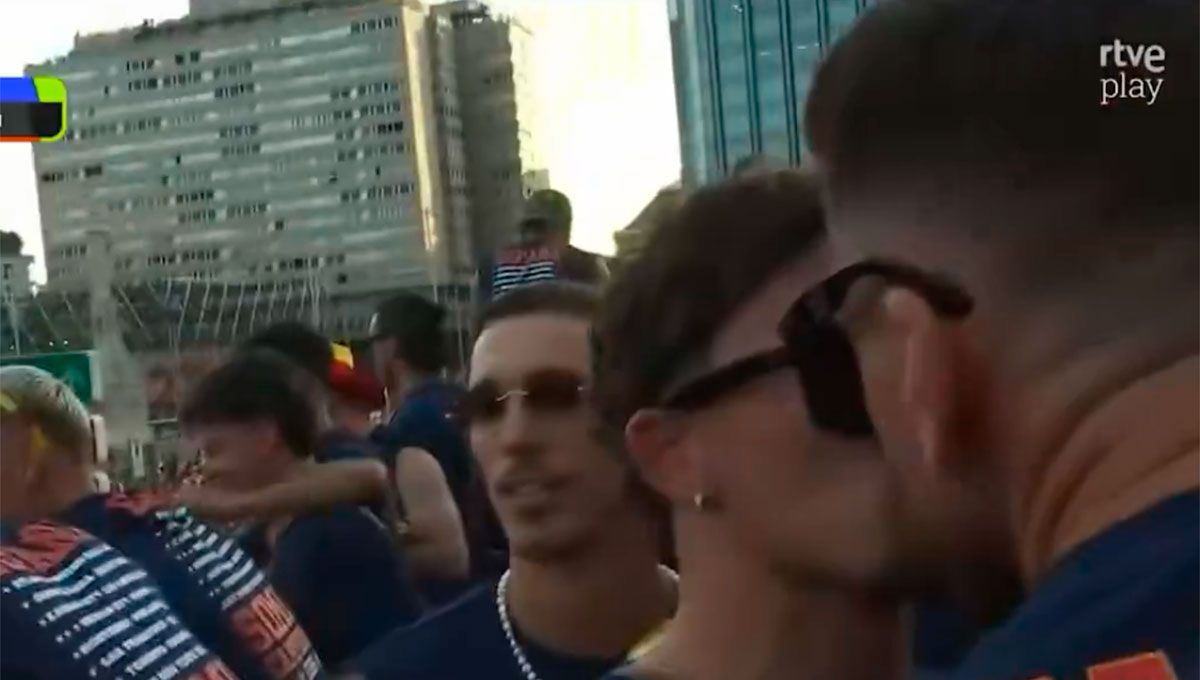 El beso entre dos campeones de España que se volvió viral en pleno festejo - Diario Panorama