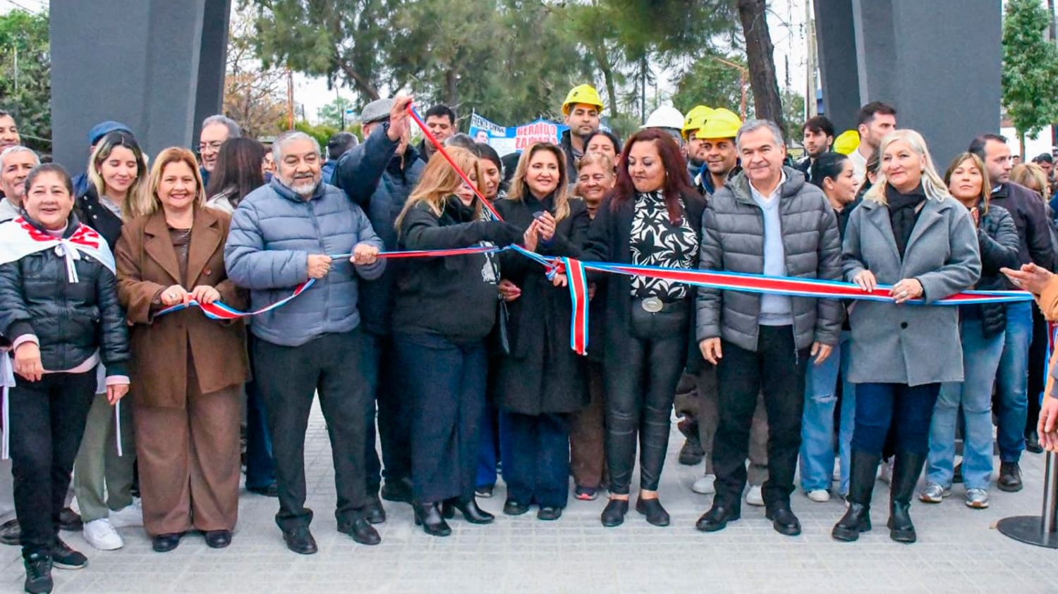 Inauguraron la puesta en valor del paseo Vuelta de Obligado en el barrio Almirante Brown - Diario Panorama