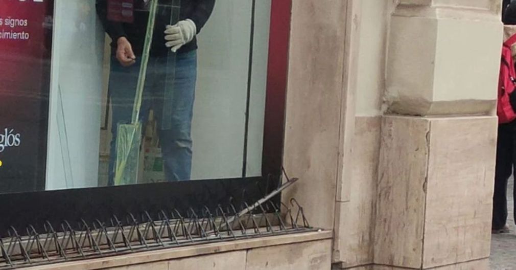 Vandalismo en farmacia del centro de Salta genera preocupación