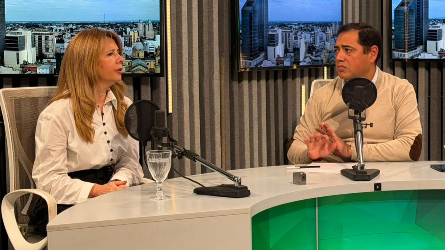 Matilde O'Mill visitó los estudios de Radio Panorama. 