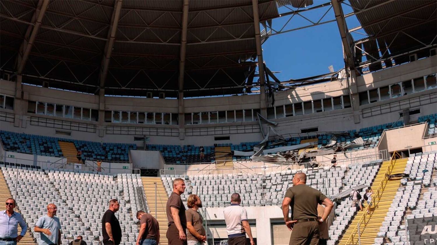 Nuevo ataque de Rusia a Ucrania dejó heridos y daños en un estadio de fútbol