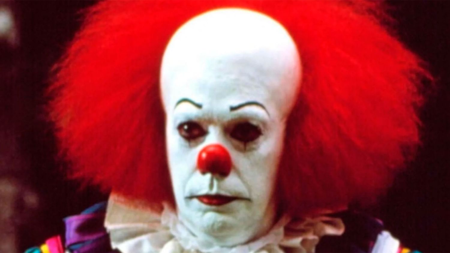 Tim Curry como Pennywise aterrorizó a toda una generación. 