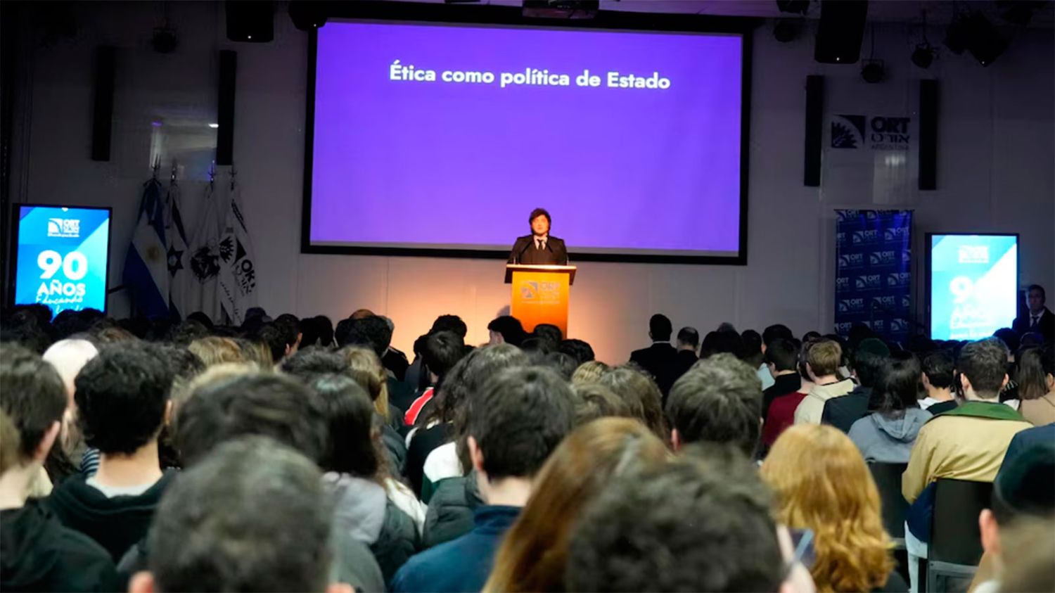Milei dio una charla ante alumnos de una escuela secundaria bajo un fuerte operativo de seguridad