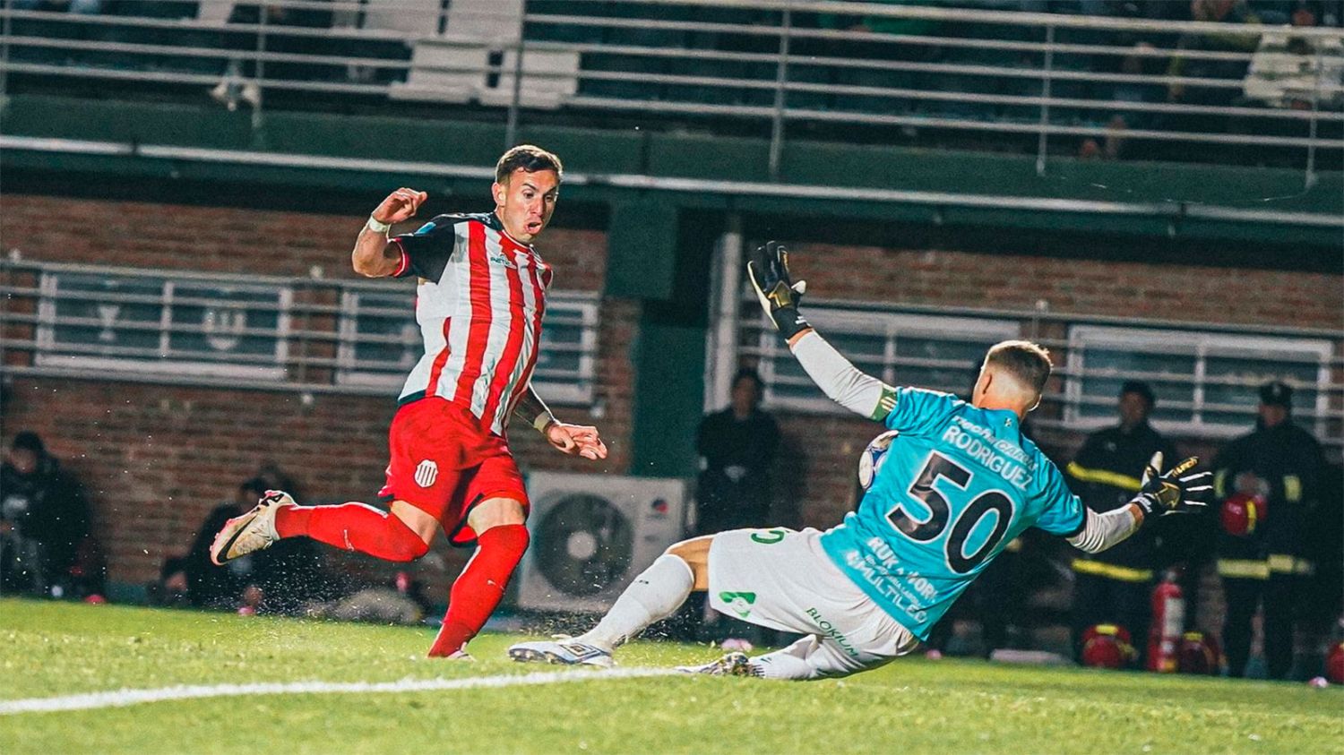 EN VIVO I Banfield recibe a Barracas Central con la necesidad de volver a ganar