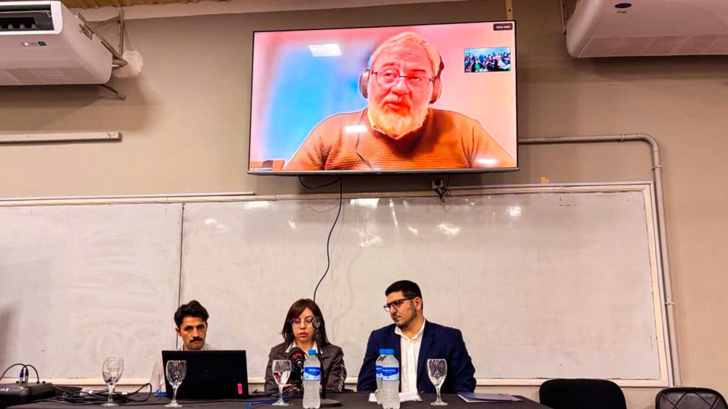 El Lic. Juan Leguizamón se conectó vía Zoom. 