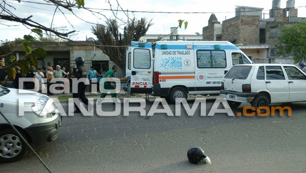 Un herido en el choque entre un auto y una moto - Diario Panorama